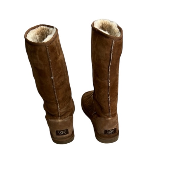 UGG Brown Winter Boots with Sheepskin Lining - Picture 2 of 5